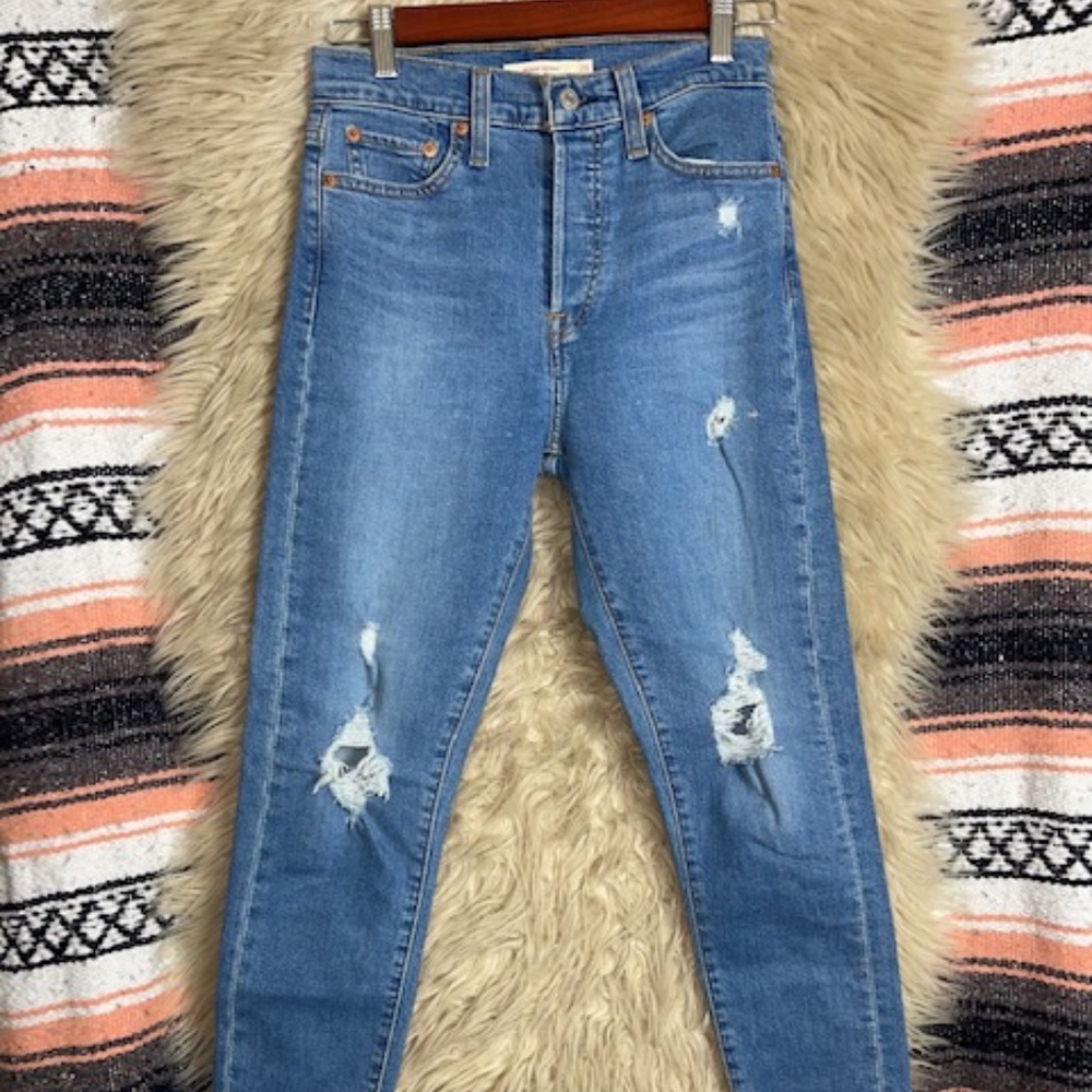 Levi's • 'Wedgie' Skinny Jean • Blue Distressed • 26